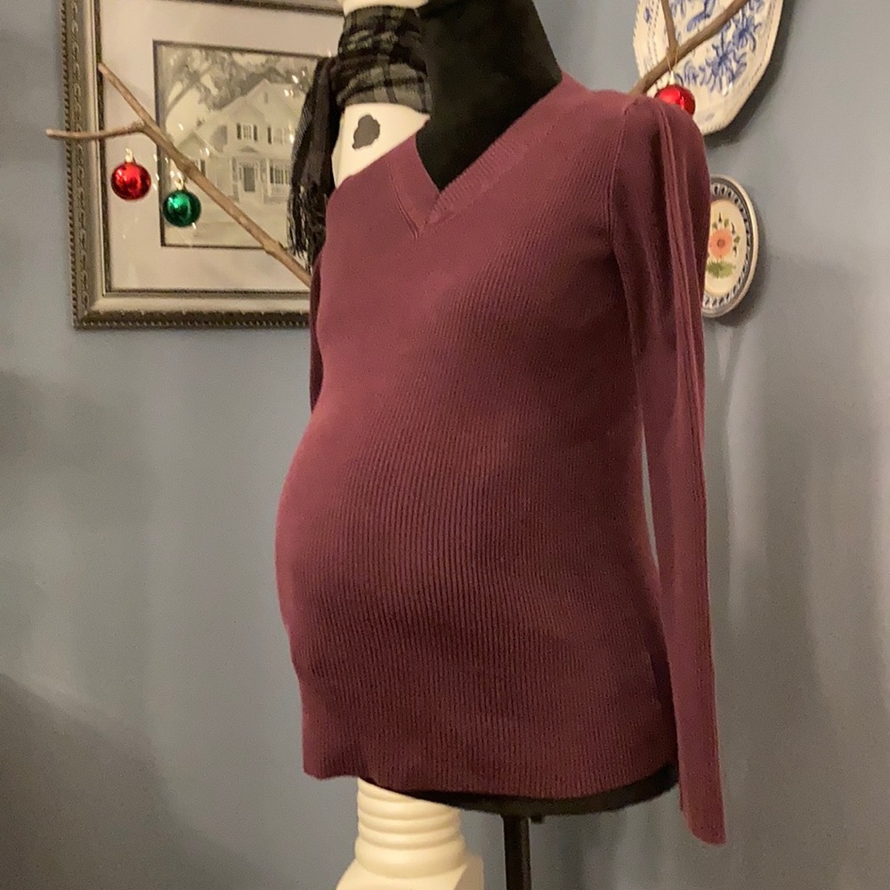 Motherhood Maternity vneck sweater
